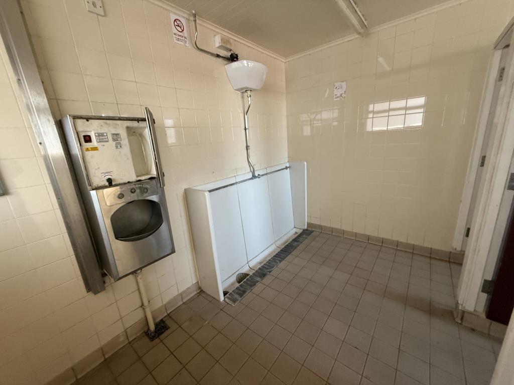 Lot: 36 - FORMER PUBLIC CONVENIENCES WITH POTENTIAL - Gents urinals